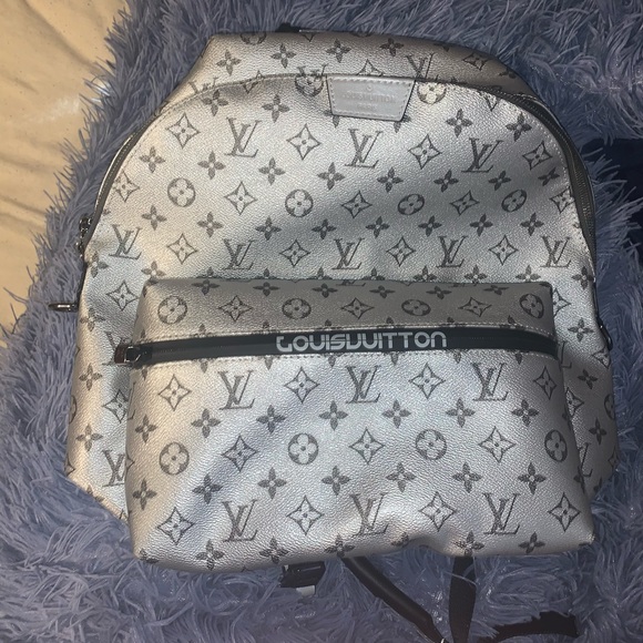 Louis Vuitton Monogram Pochette Backpack - Picture 2 of 8
